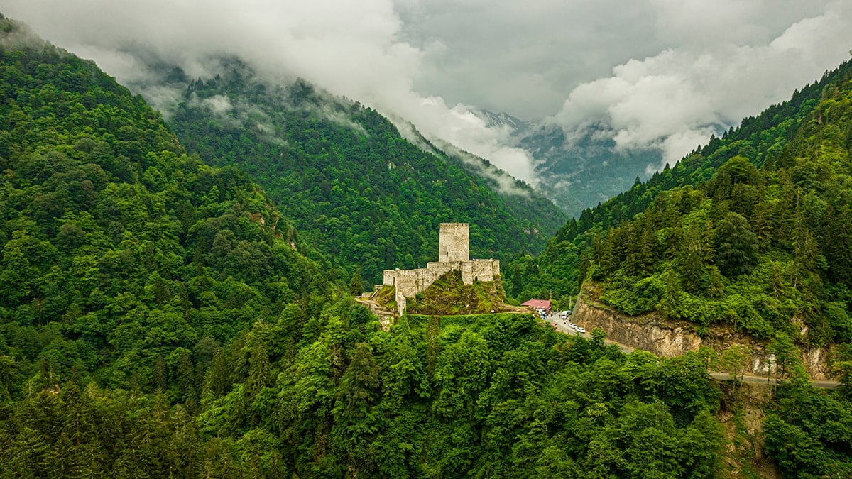 Avrupalılar Türkiye'deki bu dağın zirvesine akın ediyor
