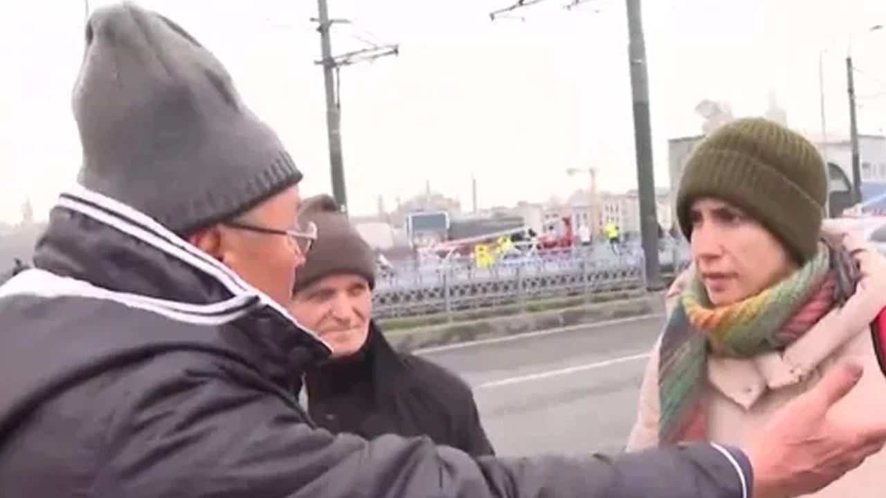 Galata Köprüsü'nü karıştıran kavga: Vegan kadın bir kova balığı denize döküp kaçtı