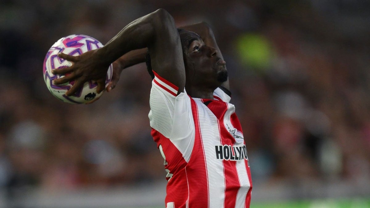 Bebeğinin cinsiyetini meşhur olan taç atışıyla öğrendi