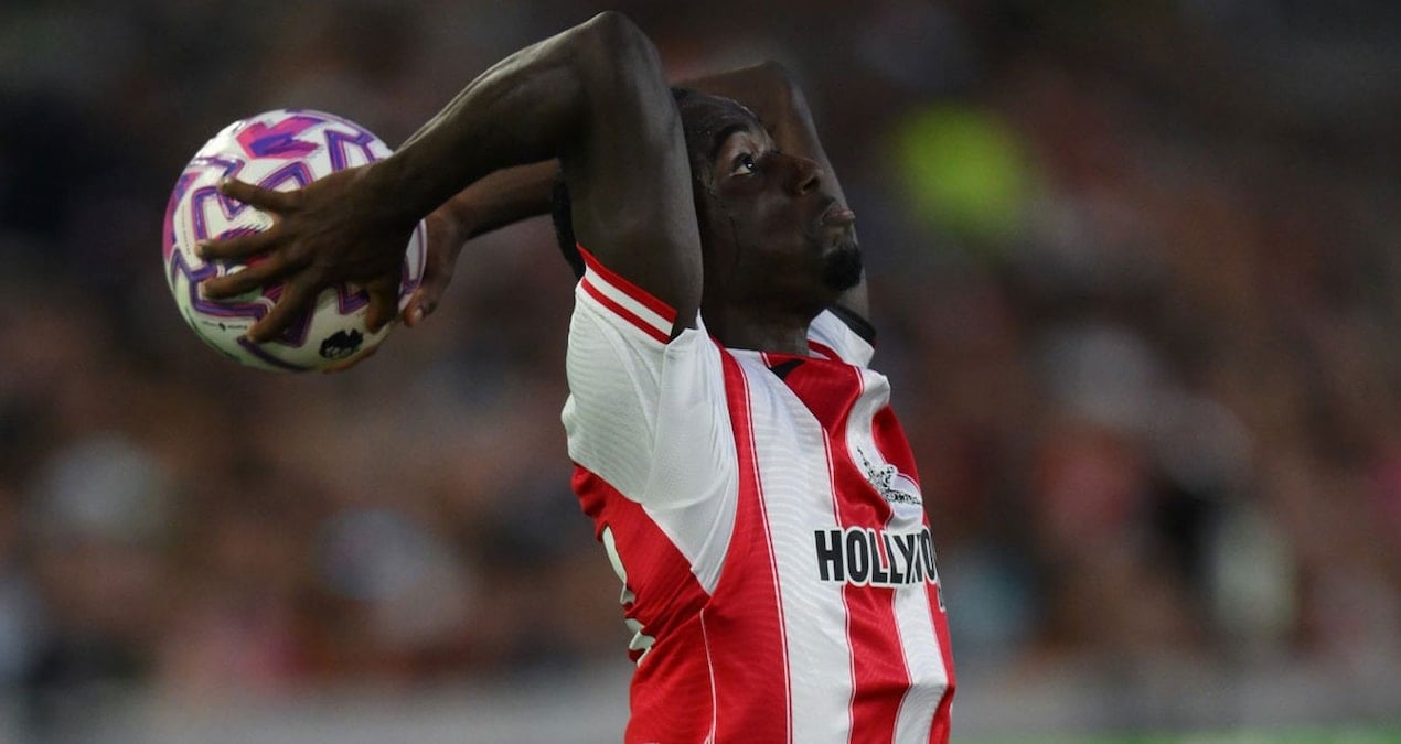 Bebeğinin cinsiyetini meşhur olan taç atışıyla öğrendi