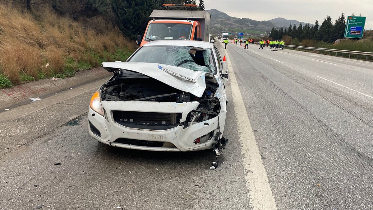 Yolda temizlik yapan işçilere çarptı: 1 ölü, 3 yaralı