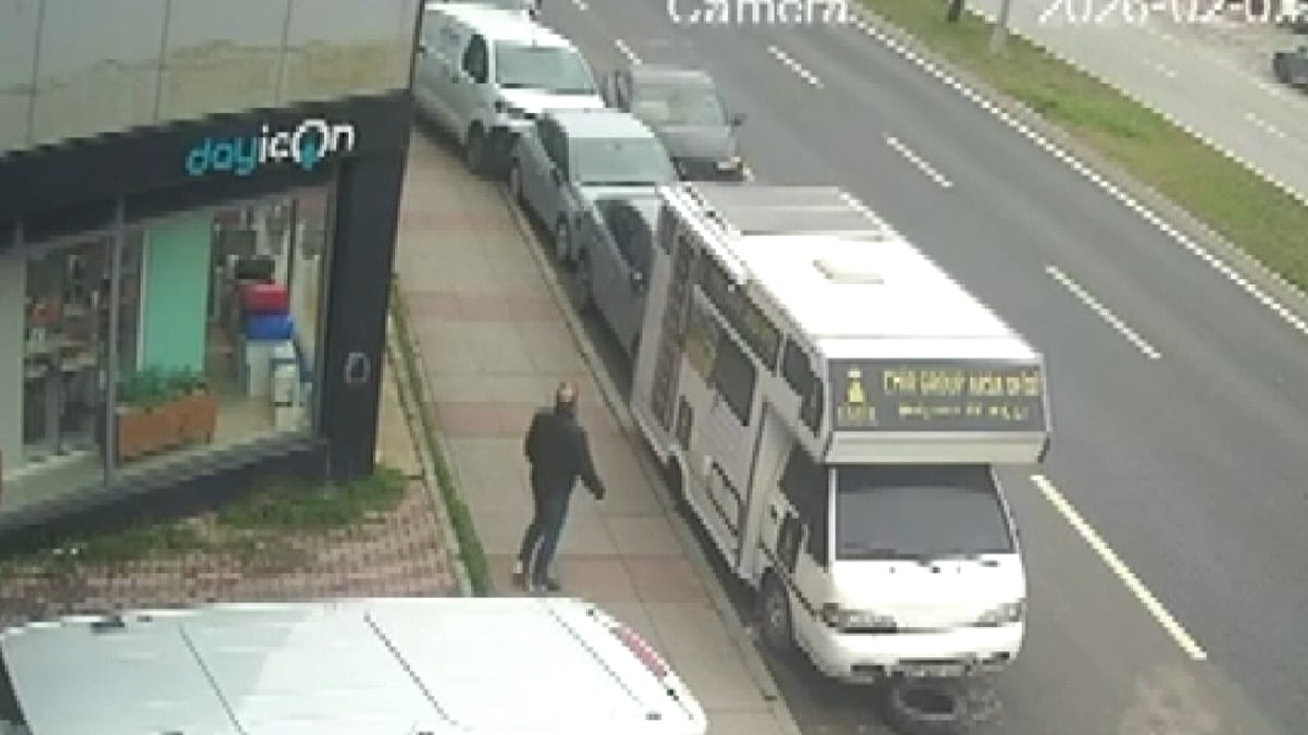 Avcılar'da alkollü sürücünün 4 araca çarptığı anlar