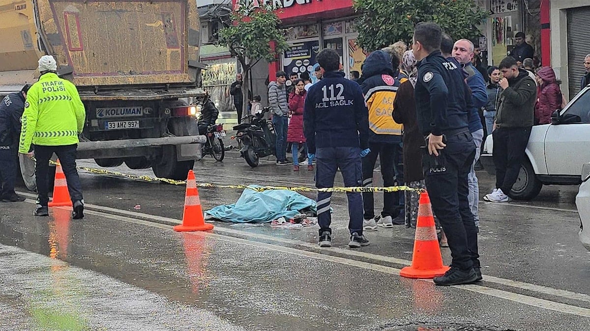 2 gün önce eşine araç çarpmıştı! Aynı yolda TIR'ın altına kalıp can verdi