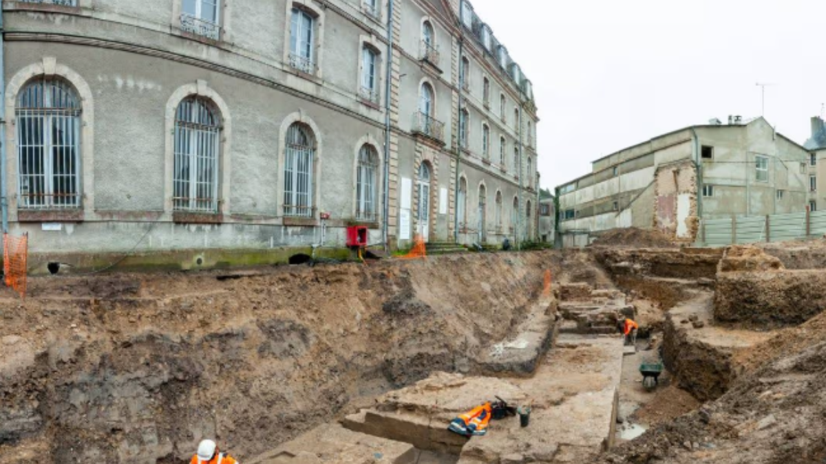 Ünlü otelin altından servet çıktı