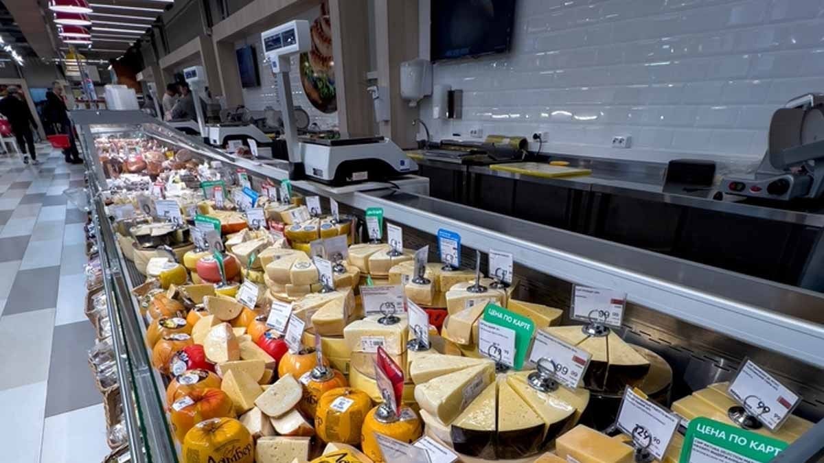 Haftalardır aranıyordu, 70'lik dede markette peynirleri dişlerken yakalandı