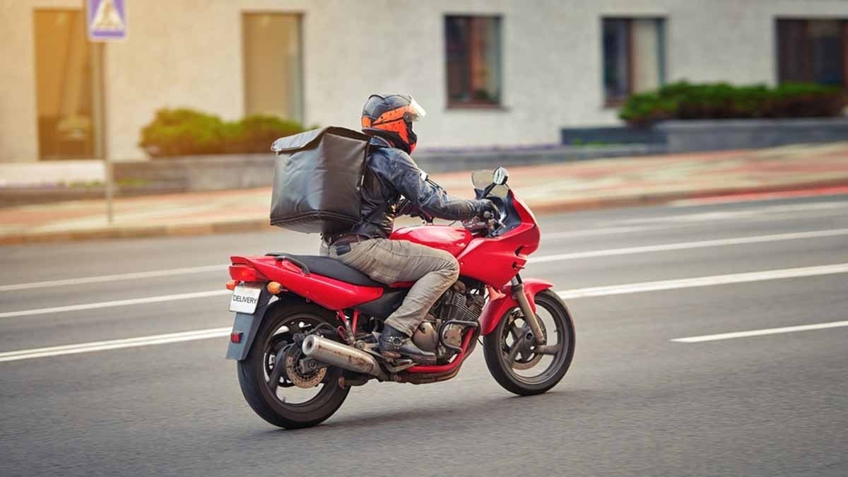 'Dünyanın en mutlu ülkesinde' kaos: 20.000 kişi kurye olmak için sırada