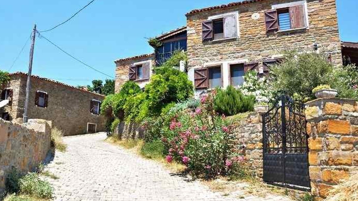 Türkiye'de arabanın giremediği tek köy