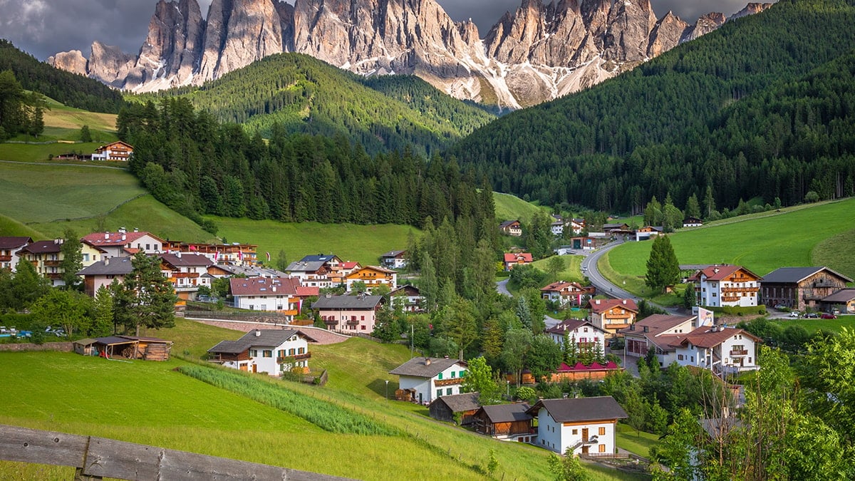 Herkes bu köyü arıyordu ama köyü kapattılar