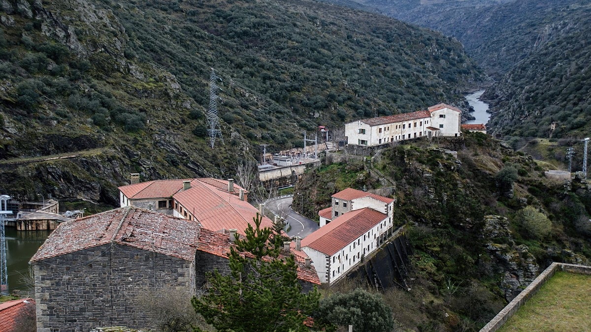 Türkiye'de daire fiyatına İspanya'da köy satın aldılar