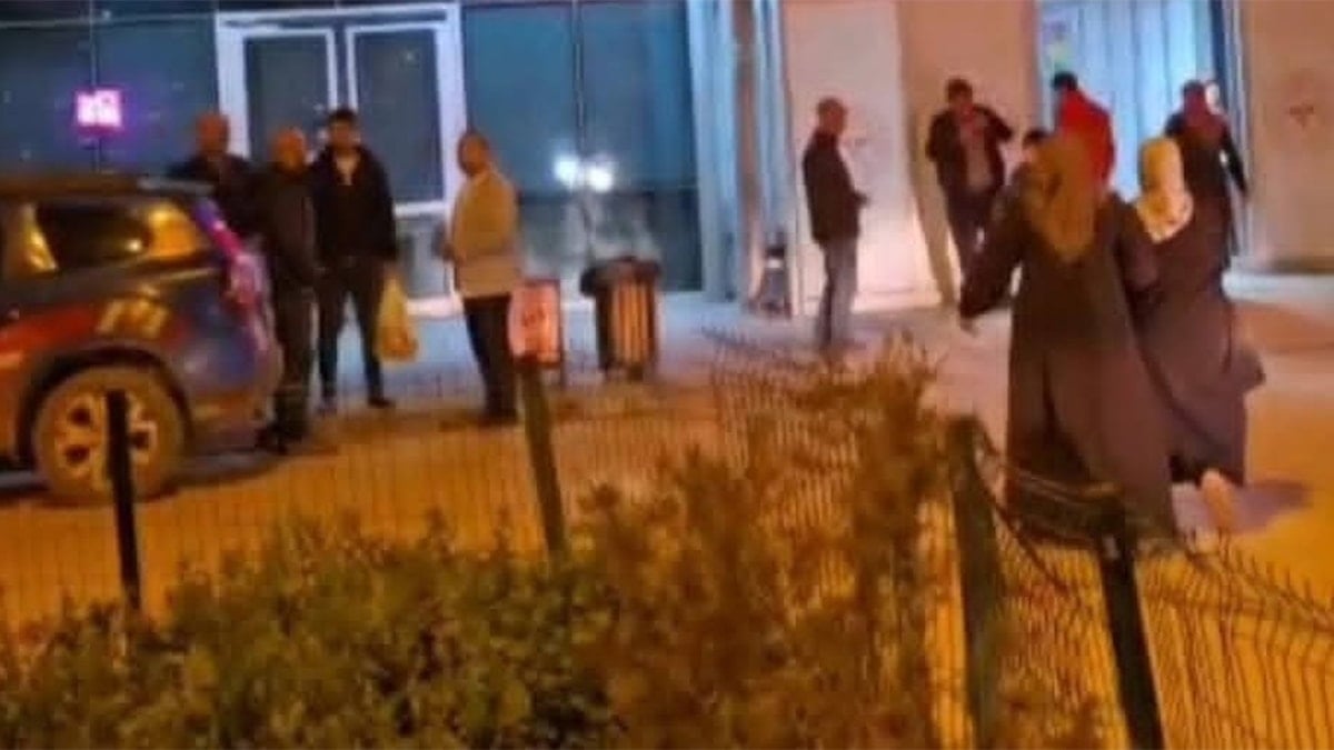 Husumetlisinin evine kurşun yağdırdı: Anne öldü, baba ile kızı ağır yaralı