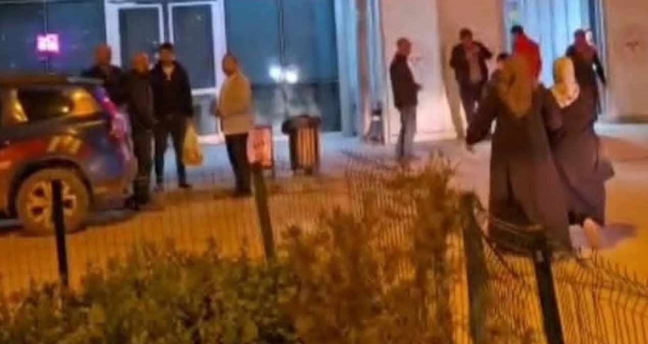 Husumetlisinin evine kurşun yağdırdı: Anne öldü, baba ile kızı ağır yaralı