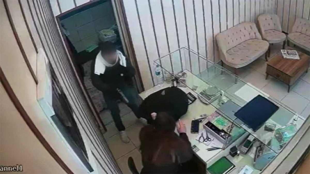 Kuyumcudaki soygunda korku dolu anlar kameraya yansıdı