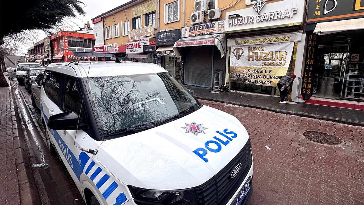 Forkliftle kuyumcuya daldı, 150 gram altın çaldı