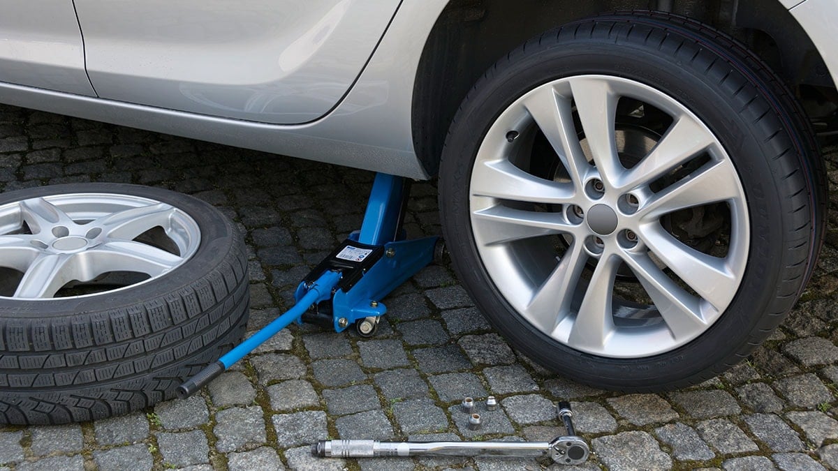 Aynı otomobile iki farklı marka lastik takılırsa ne olacağını uzmanı açıkladı