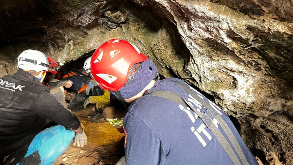 Mağarada 9 saatlik kurtarma operasyonu