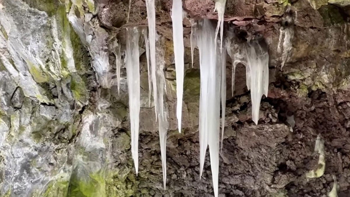 Çölün ortasındaki buz mağarası 3 bin yıldır erimiyor