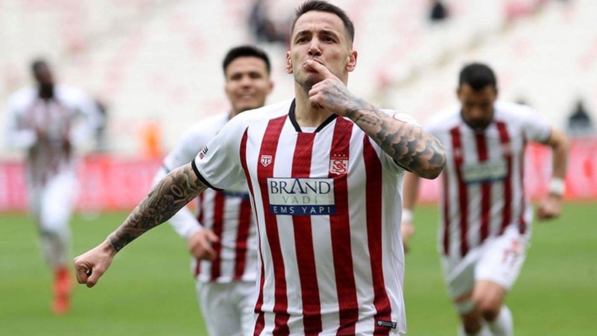 Rey Manaj 'Sana bu paraları veremeyiz' diyen Sivasspor'a bu yüzden gelmiş