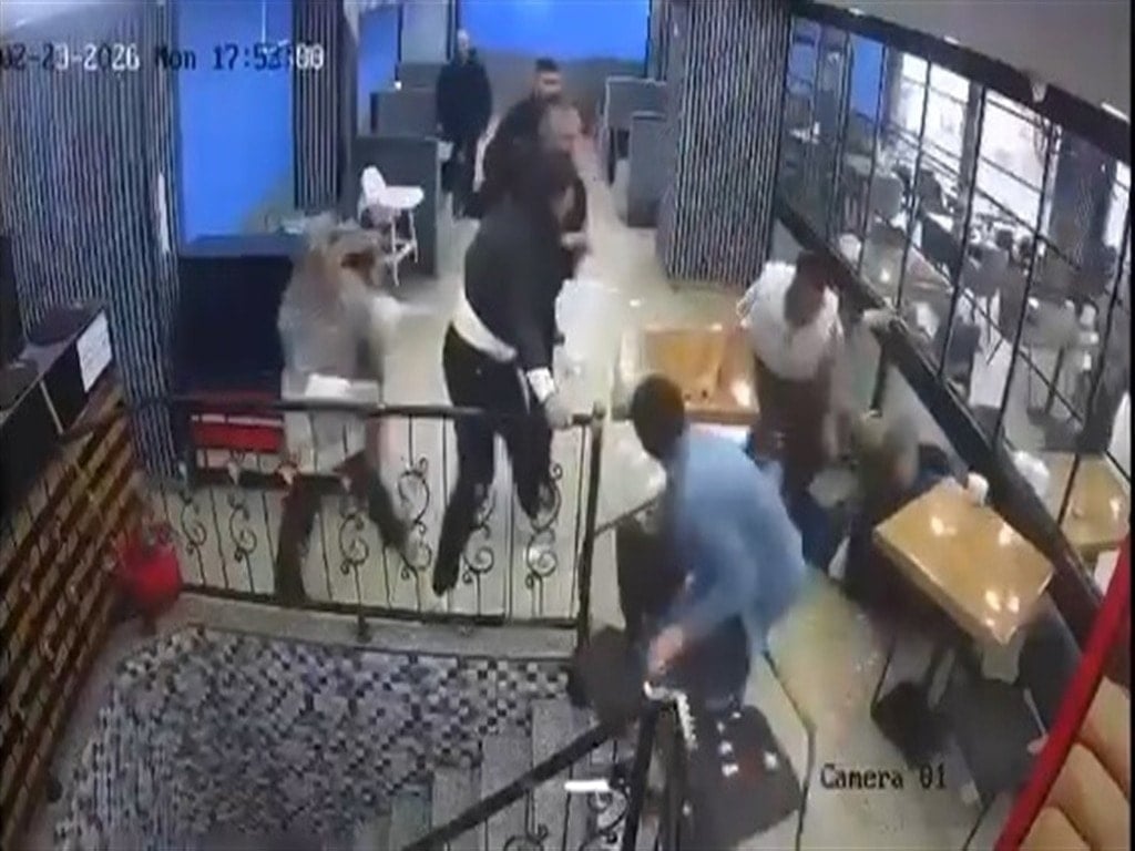 Kafeyi birbirine kattılar: Zararı bölüşüp çıktılar