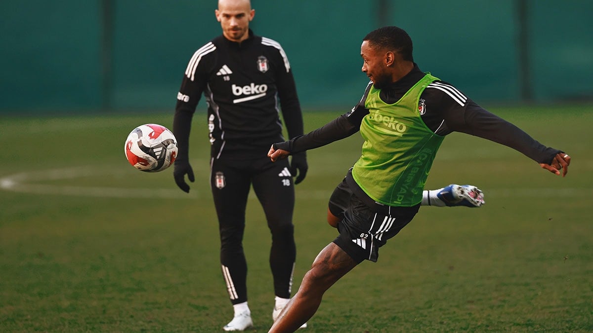 Beşiktaş'ın son transferi teknik direktörün biletini kesti