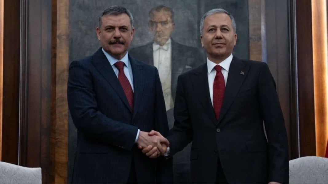 Yerlikaya'nın yardımcıları görevden alındı