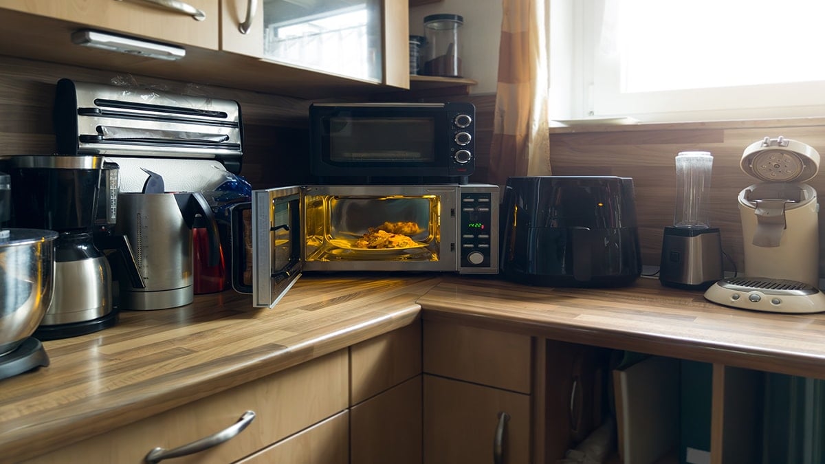 Evinizdeki bu cihaz mikrofonu olmasa da sizi gizlice dinliyor