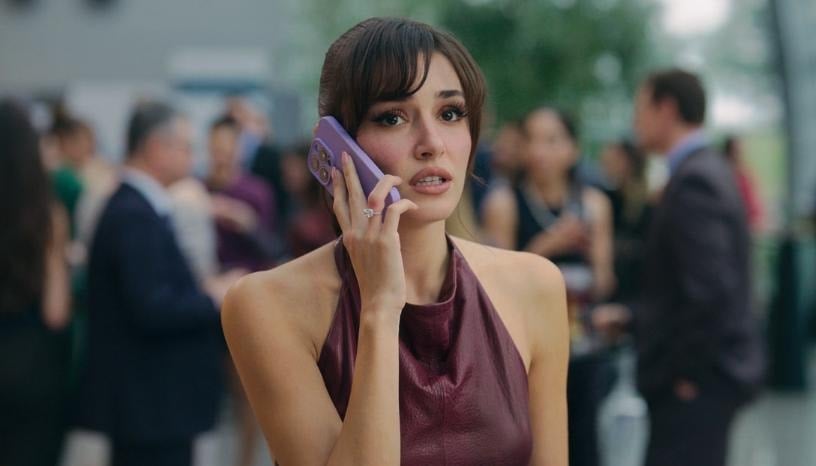 Hande Erçel 'Emirgan sendromu': Güzel oyuncu eski sevgilisiyle karşılaşmamak için köşe bucak kaçıyor