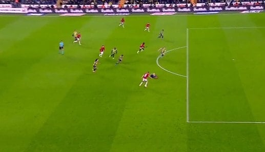 Oğulcan Ülgün'den örnek hareket! Tüm stadyumun alkışını aldı