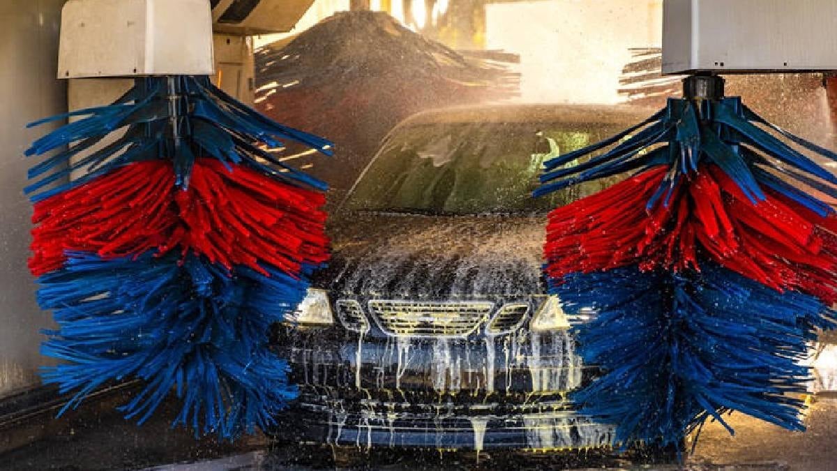 Otomatik oto yıkama makinesine girmeden önce bir kez daha düşünün