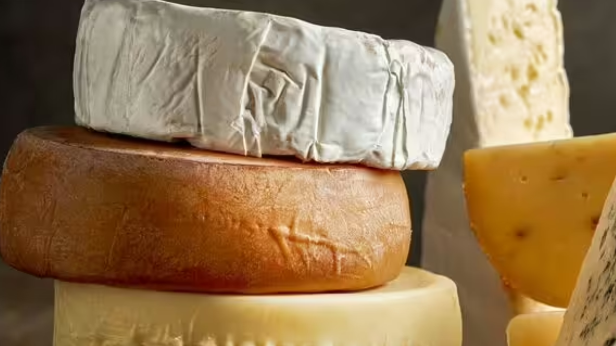 Peynirin daha lezzetli olması için bu malzemeye sarıp saklayın