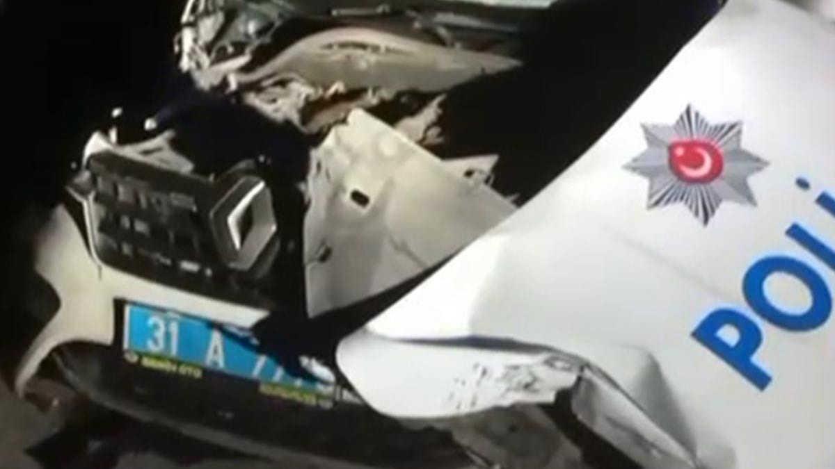 Cip, polis aracına çarptı: 2 yaralı