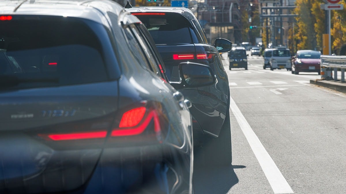 Amerikan arabalarında bu yüzden turuncu yerine kırmızı sinyal lambası kullanılıyormuş