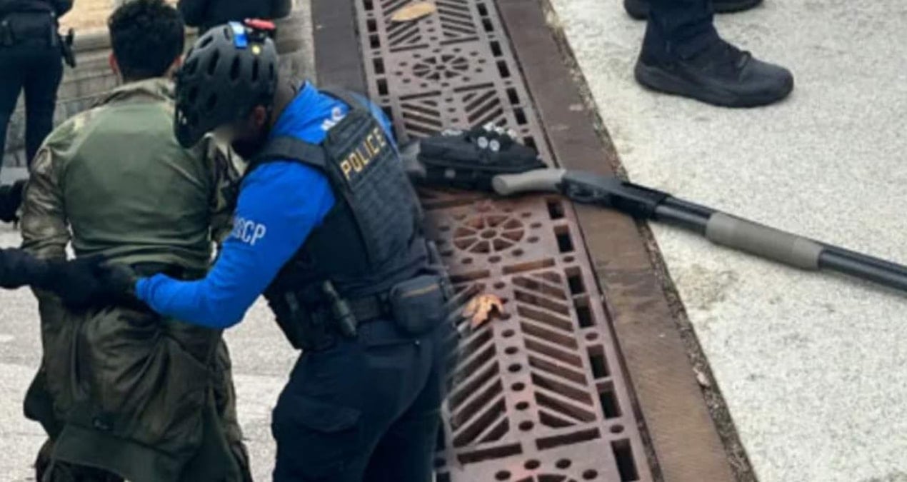 ABD Kongre binasına elinde silahla hücum etti: Polis alarma geçti