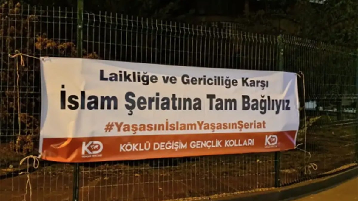 Ankara’ya şeriat pankartları asıldı