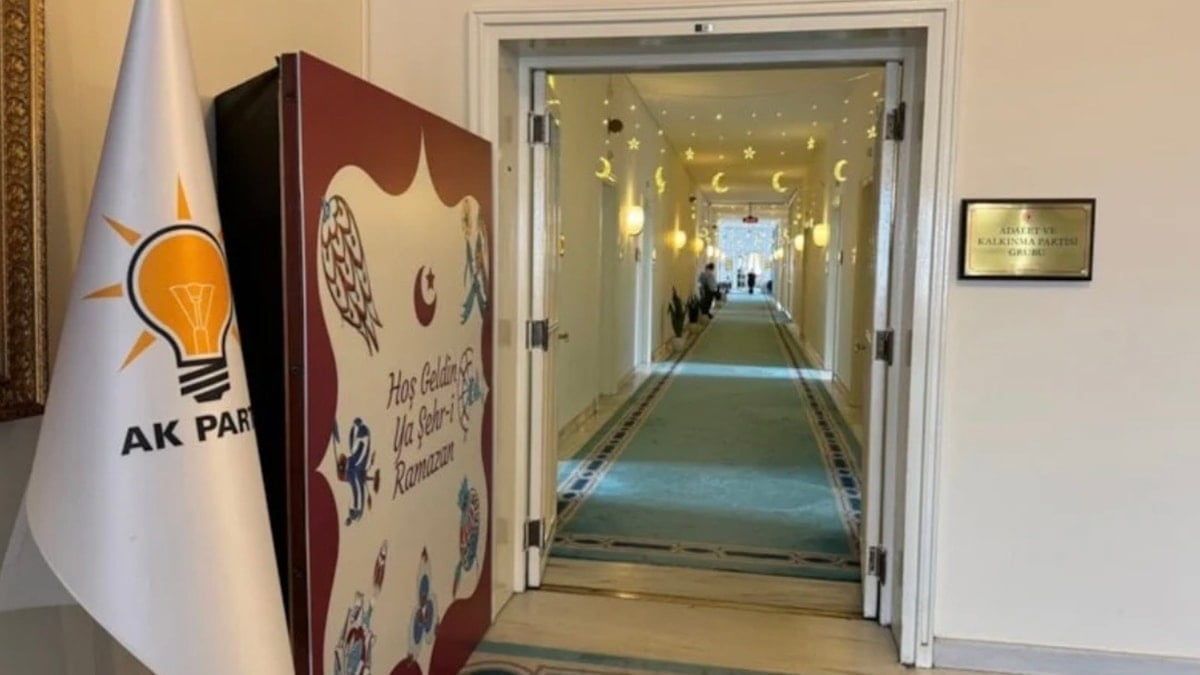 Meclis’te AKP süslemesi