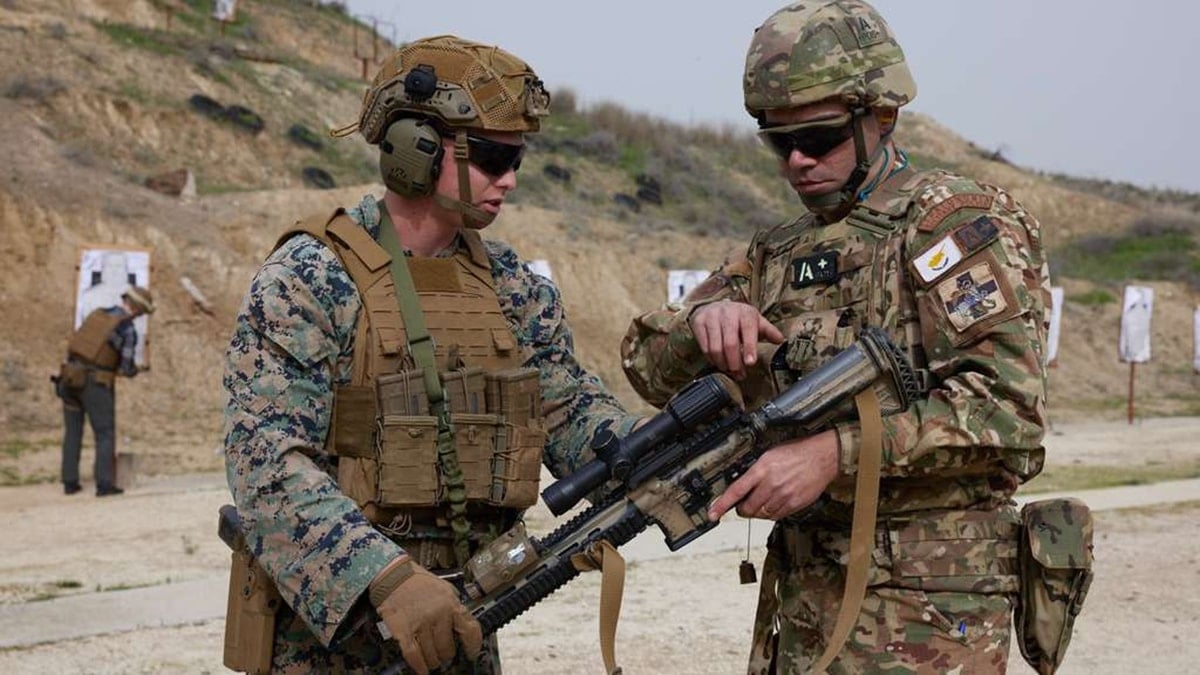 ABD teröristleri bıraktı Rum askerini eğitiyor