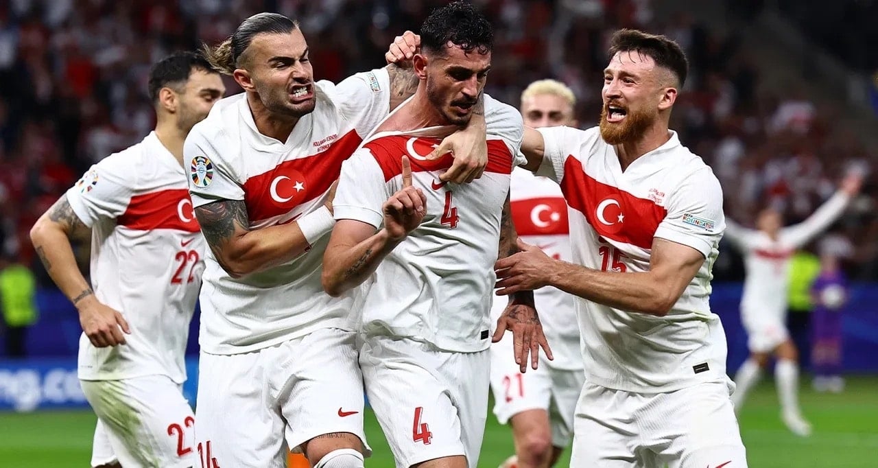 Milli futbolcu Yunanistan'da yaşadığı '19 Mayıs' krizini anlattı