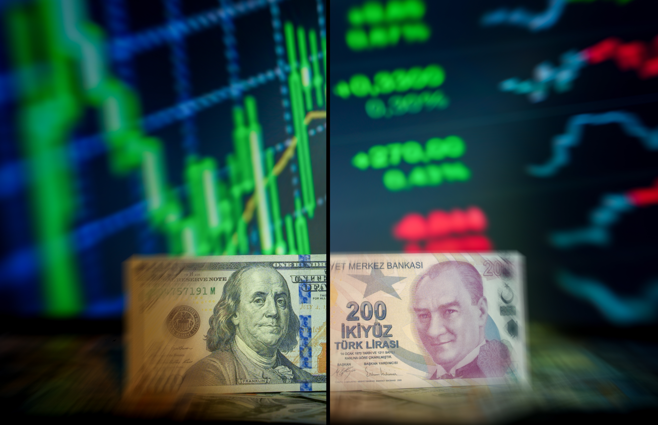 Dolar ilk kez 44 lirayı gördü!