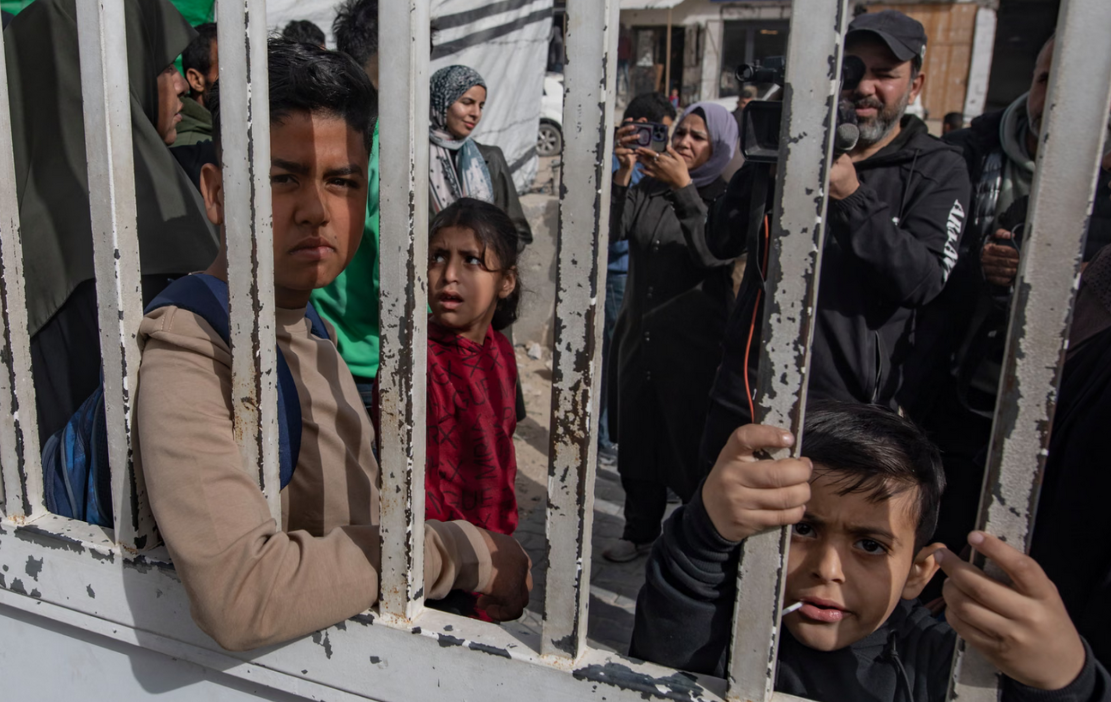 Refah Sınır Kapısı açıldı, ancak onbinlerce Gazze'li sırada mahsur