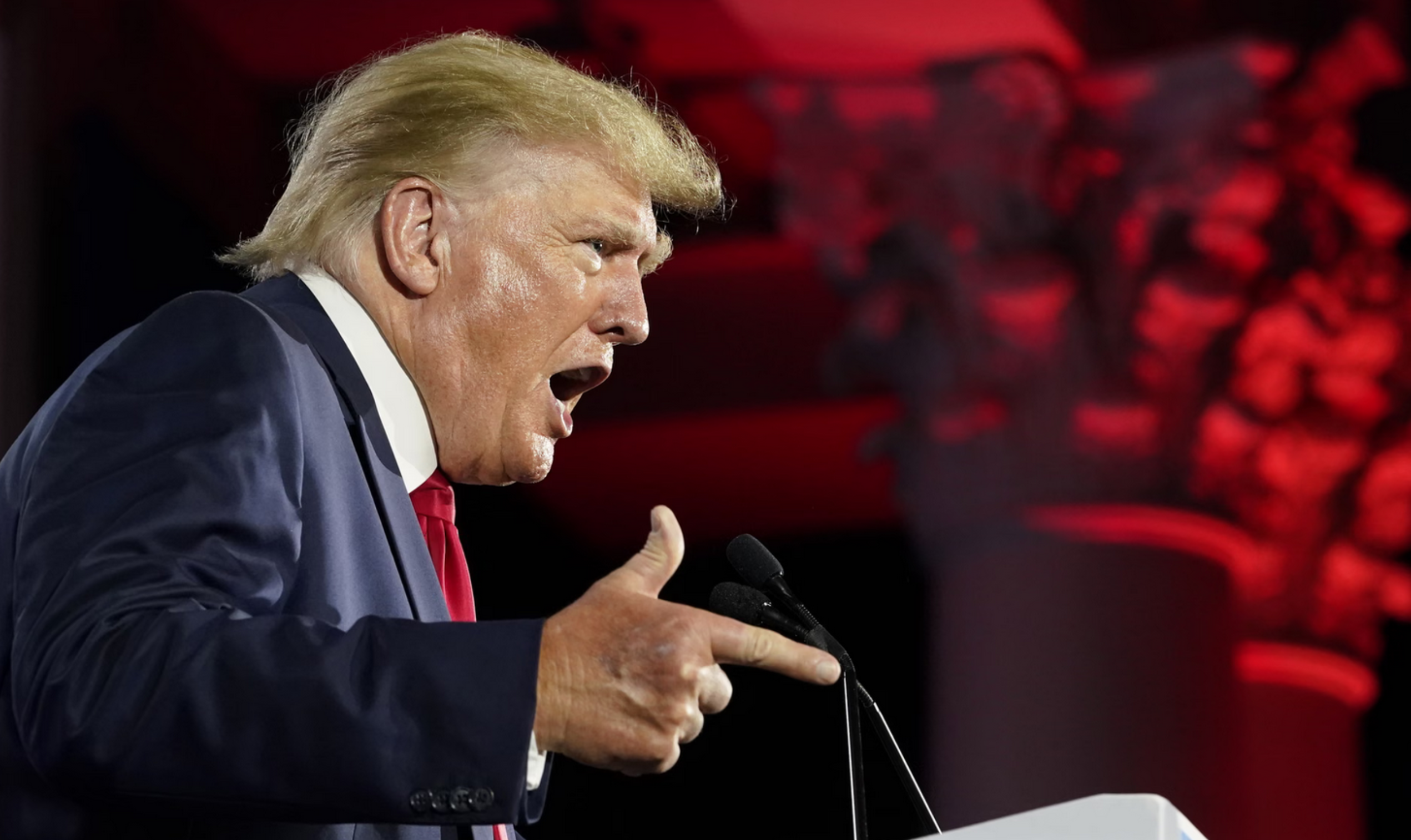 İkinci uçak gemisi yola çıktıktan sonra Trump'tan İran'a 'rejim değişikliği' tehdidi