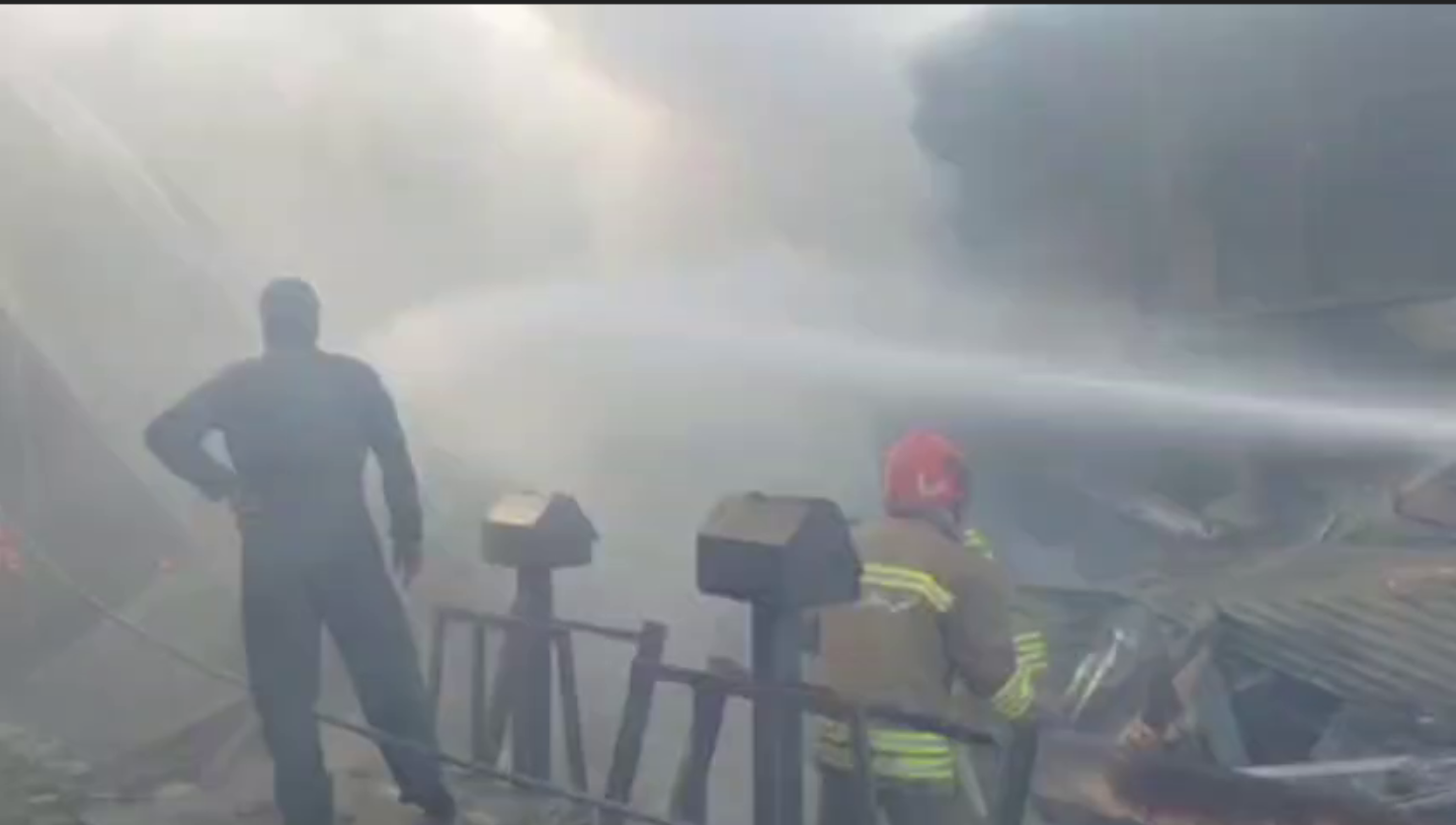 İran'da askeri helikopter pazarın üzerine çakıldı