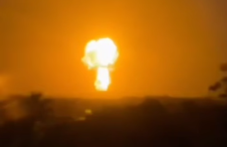 Kasabanın dibinde 'çamur volkanı' patladı: Hüküöet tahliyelere başladı