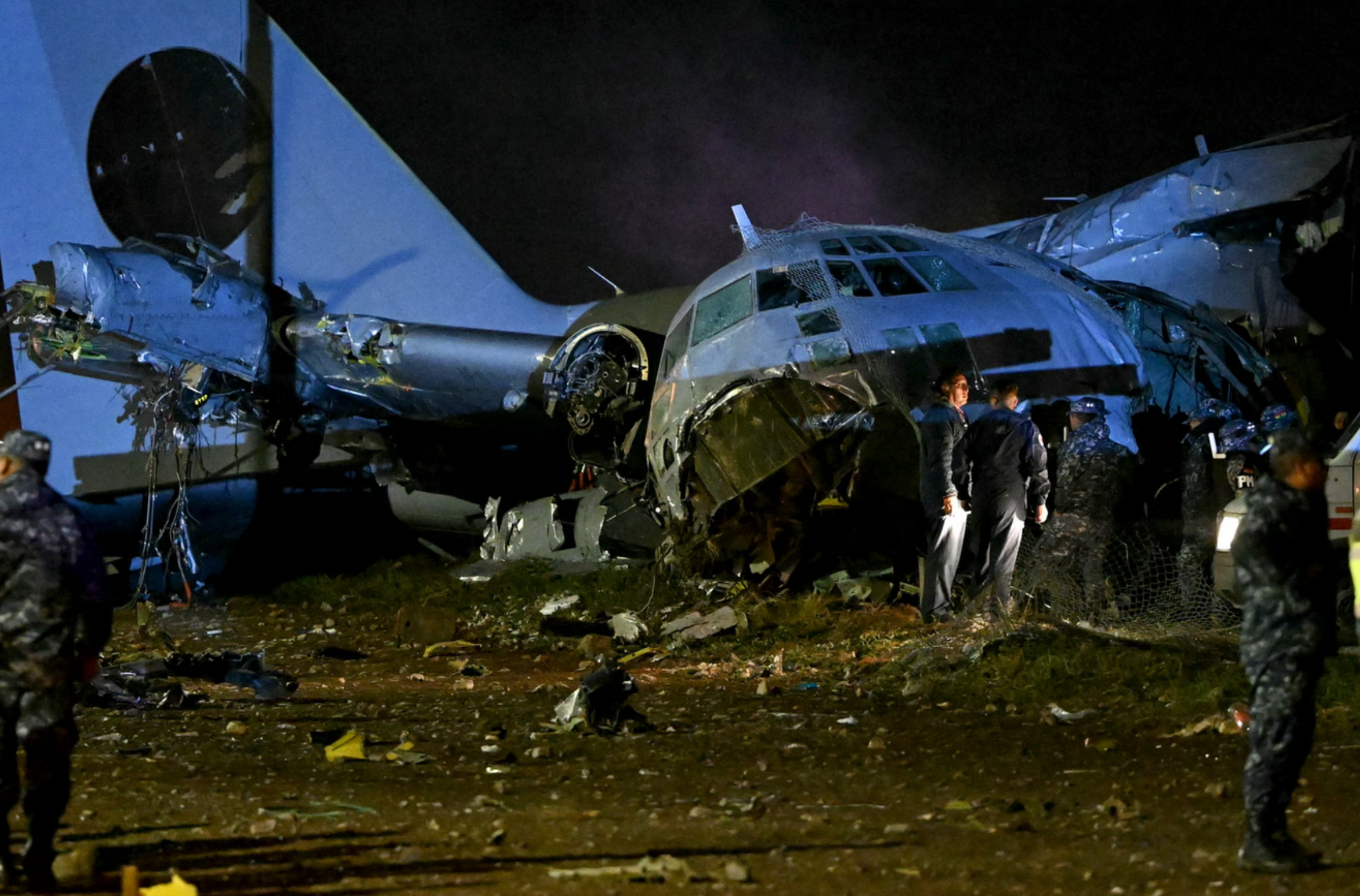 İçi para dolu askeri uçak yere çakıldı: 15 kişi öldü