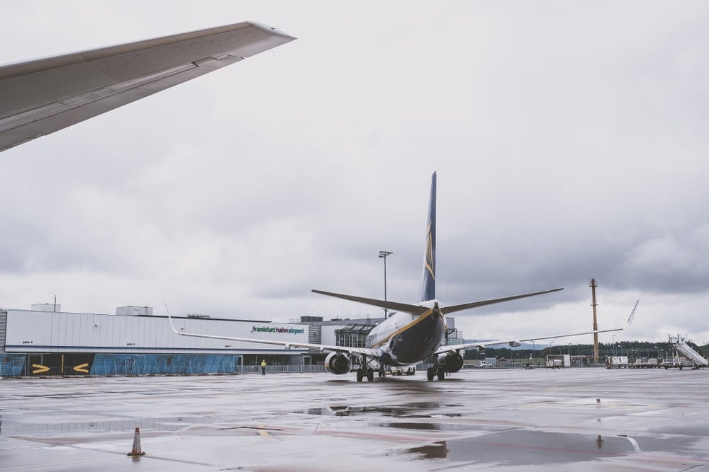 Dev hava yolu şirketinin 'kot pantolon' paylaşımı alay konusu oldu