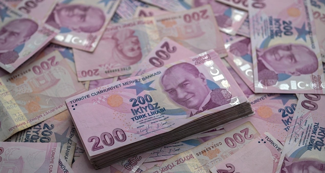 Mevduatta yeni rekor: Parasını korumak isteyen TL'ye koştu