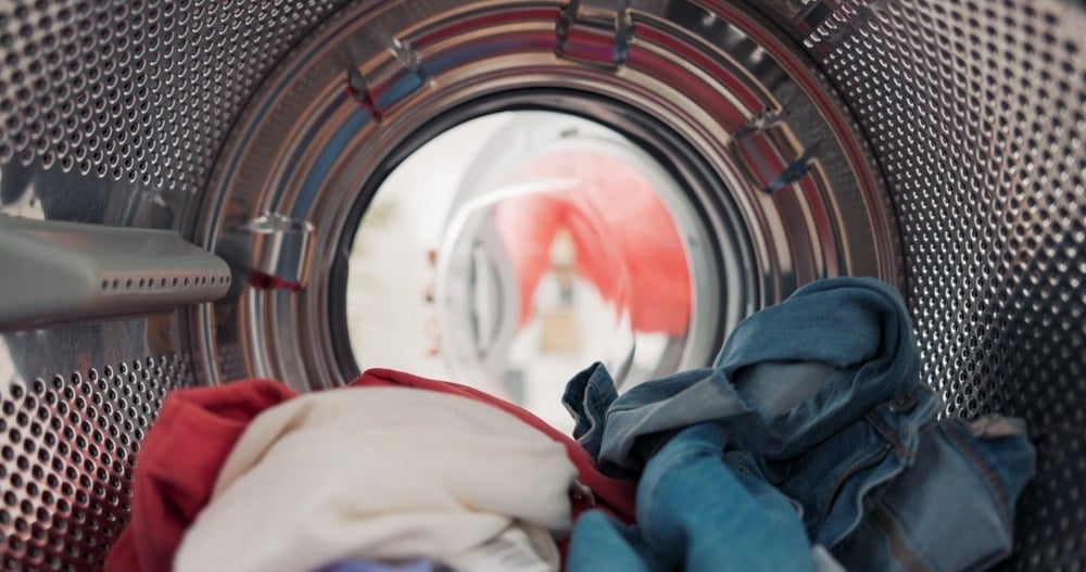 Çamaşır makinesine asla atmamanız gereken 7 eşya