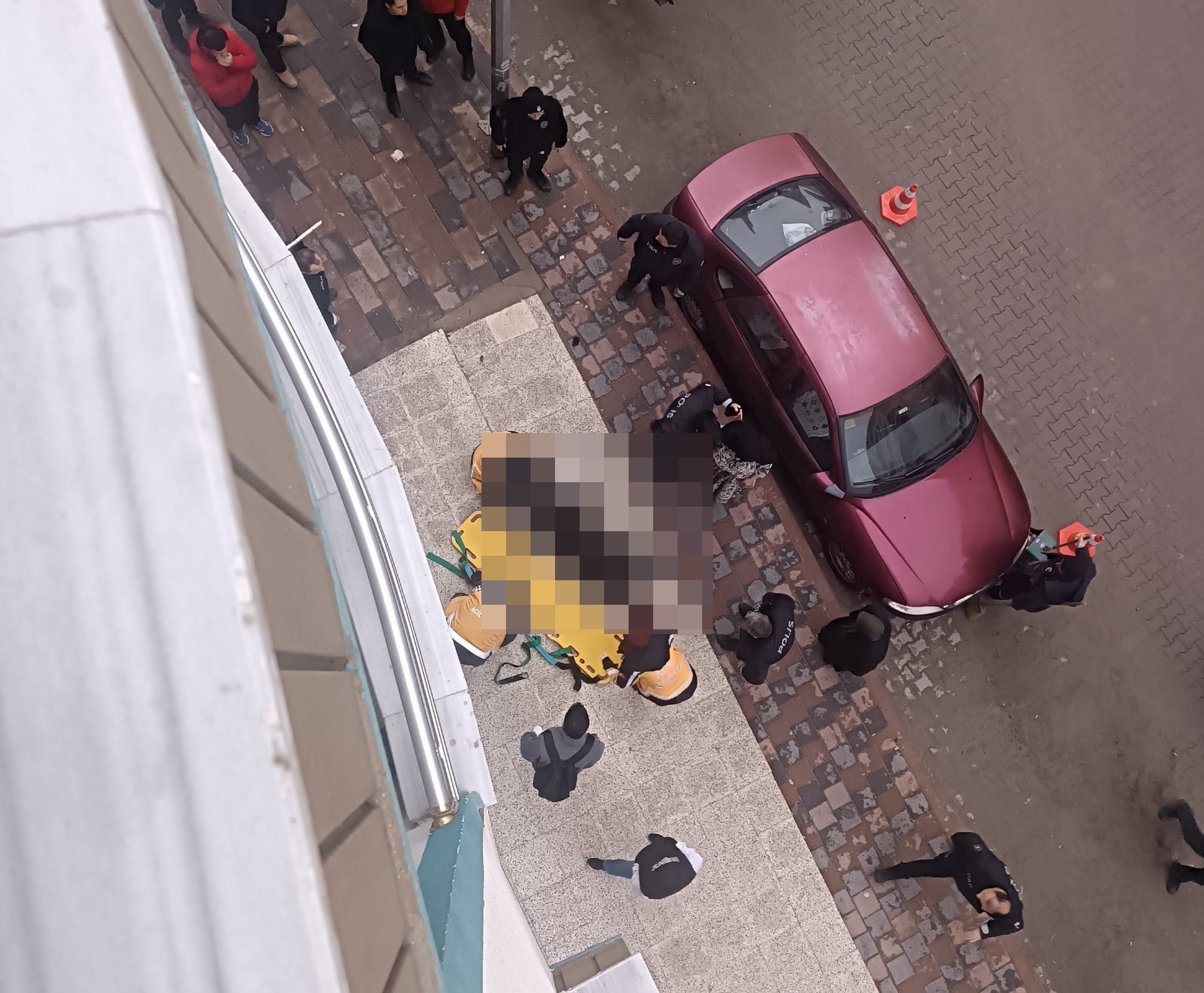 Siirt'te balkondan düşen 2 çocuk annesi hayatını kaybetti