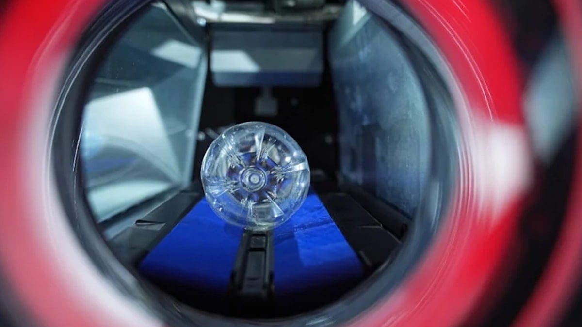 Topladıkları pet şişelerle ev satın alıyorlar