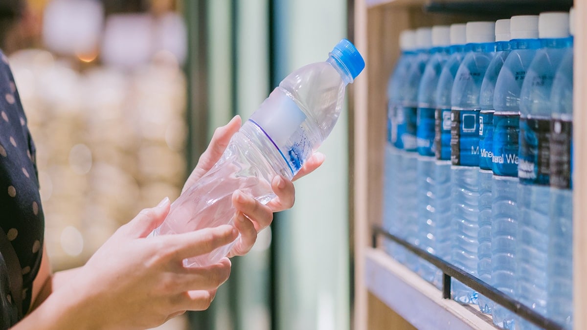 Markette pet şişe sular bu yüzden en arka reyonlara koyuluyormuş