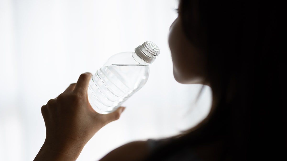 Bilim 'günde 2 litre su içme' kuralını çöpe atıyor