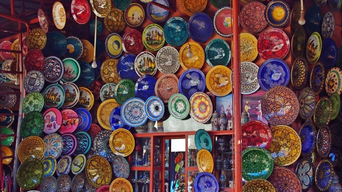 Meğer yemek tabakları bu yüzden rengarenkmiş